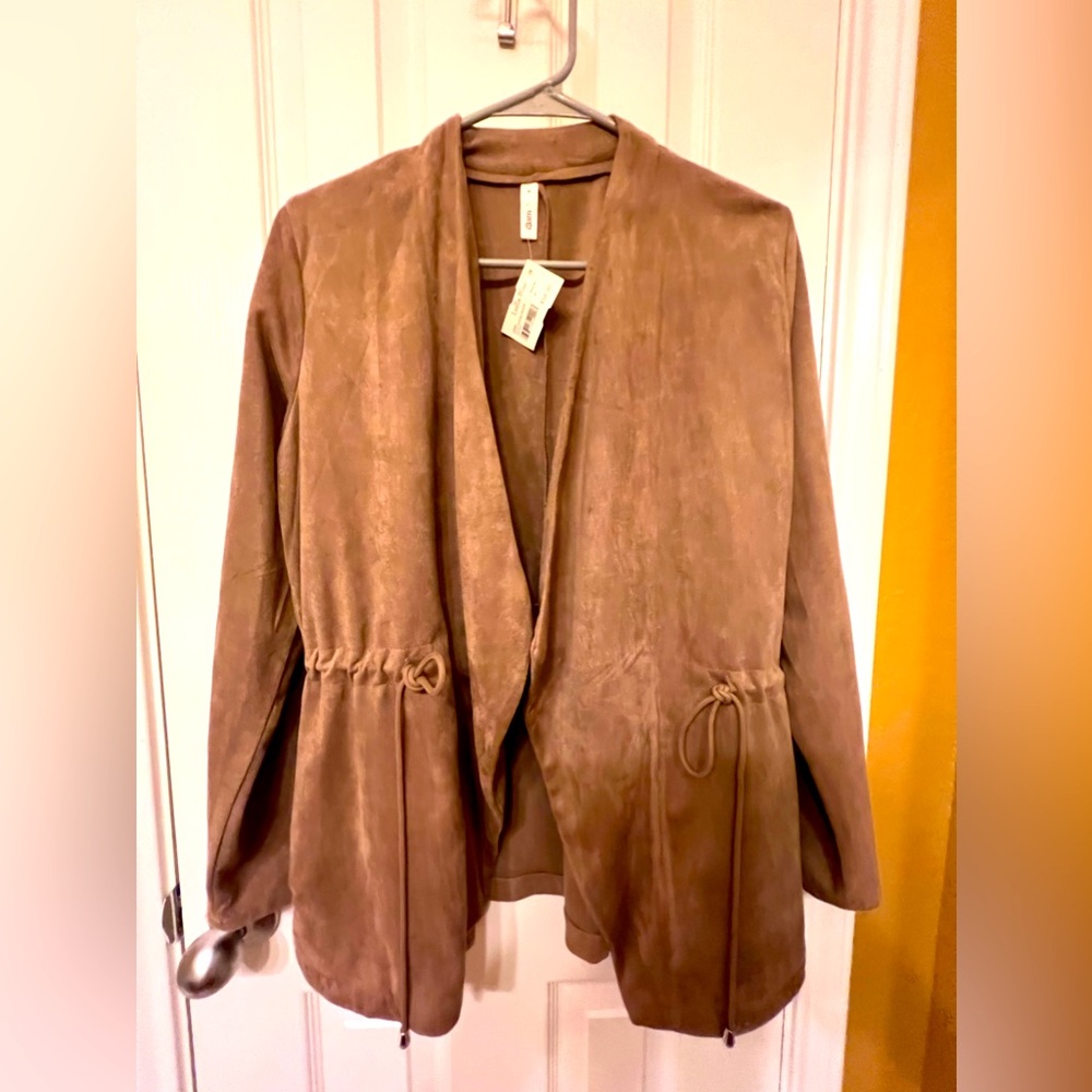 NWT Glam brown light jacket, size medium